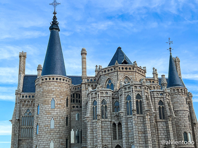 qué ver en Astorga. Palacio espicopal de Gaudí