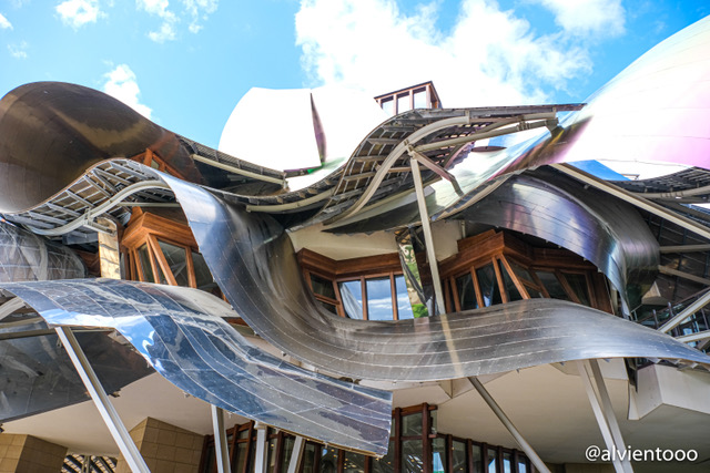 exterior de las bodegas de marques de riscal