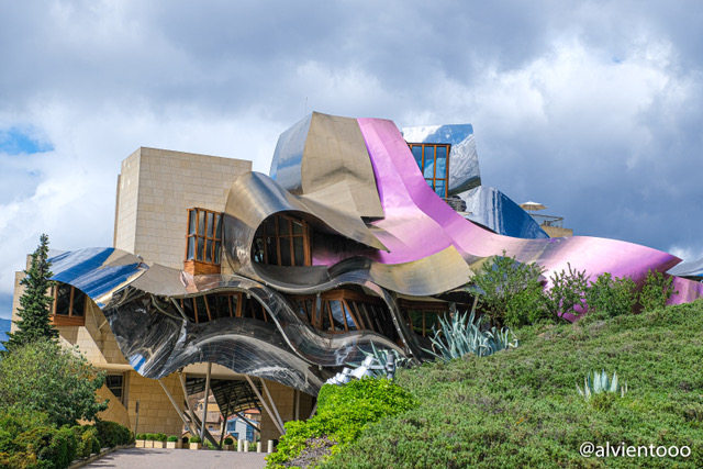 bodegas marques de riscal en la rioja
