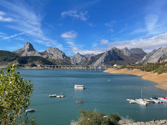 Fiordos Leoneses